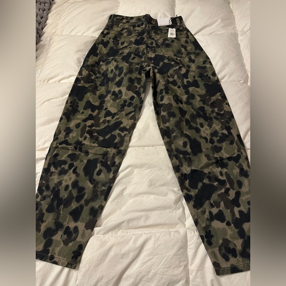WeWoreWhat Green Camouflage Dani Boyfriend Denim - NWT - Size 28 - Picture 6 of 15